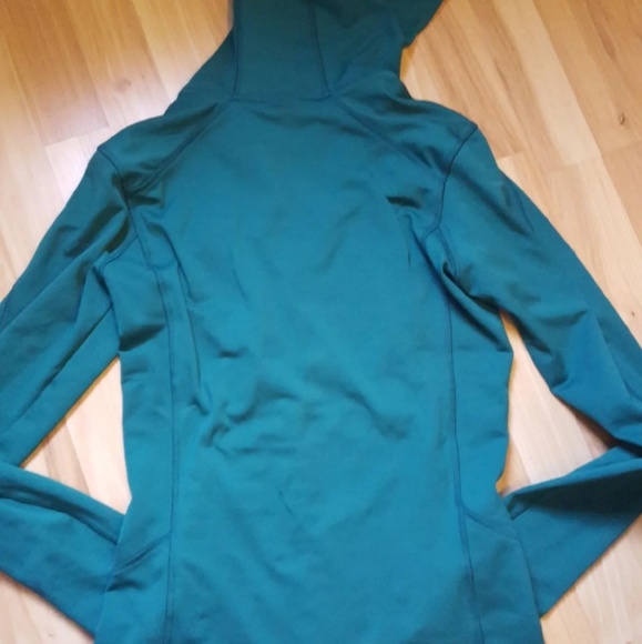 Salomon light jacket or warm layer. - Picture 6 of 8
